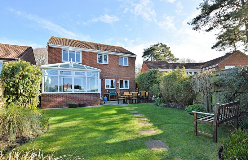 We are delighted to be offering for sale; this beautifully presented Detached House situated in the sought after Aller area of Newton Abbot.