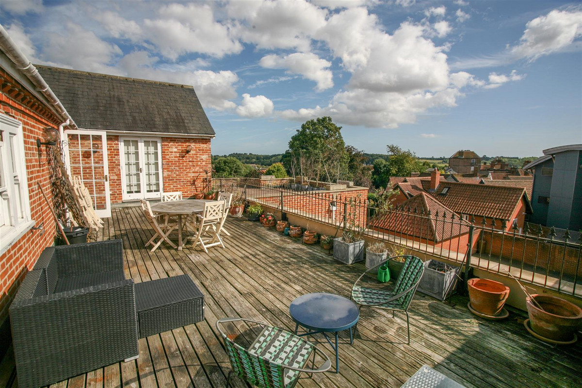A simply superb grade II listed penthouse apartment within central Woodbridge, offering spacious accommodation, a large, south-facing roof balcony with fantastic views towards the river, allocated parking and no onward...