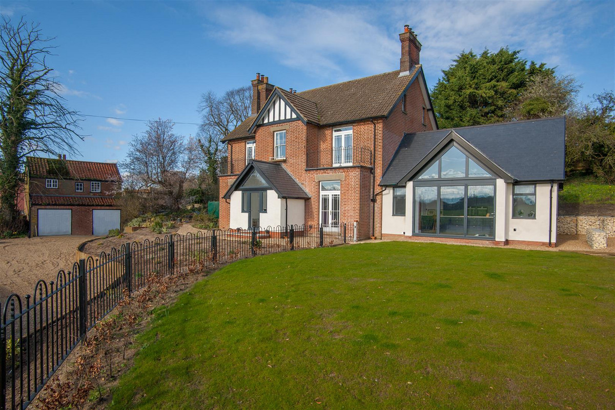 3D Tour available at bit.ly/corpro ... A beautiful detached Edwardian family home occupying an elevated position with a wonderful outlook. The wrap around garden extends to about half an acre and includes a former coach house now used as a double...