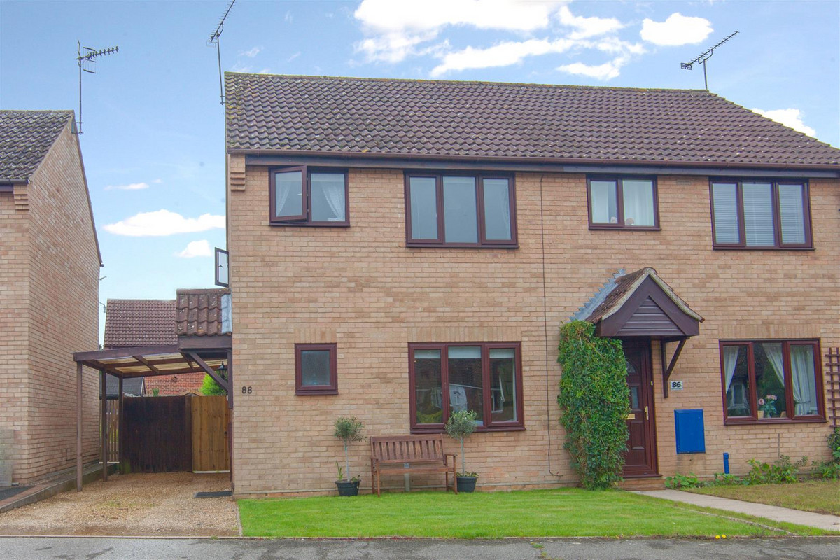 A well presented home in a popular location offering generously proportioned living space in the form of Lounge and kitchen/diner and three bedrooms, two of which are good doubles. There's a car port and driveway, gas central heating and double...