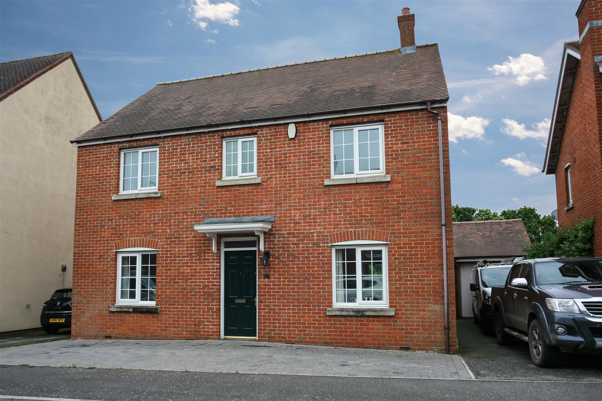 A spacious four bedroom family home in a no-through road in Rendlesham. With entrance hall, cloakroom, two reception rooms, kitchen/breakfast room, en-suite shower room and family bathroom. There's a garage, driveway and generous unoverlooked rear...