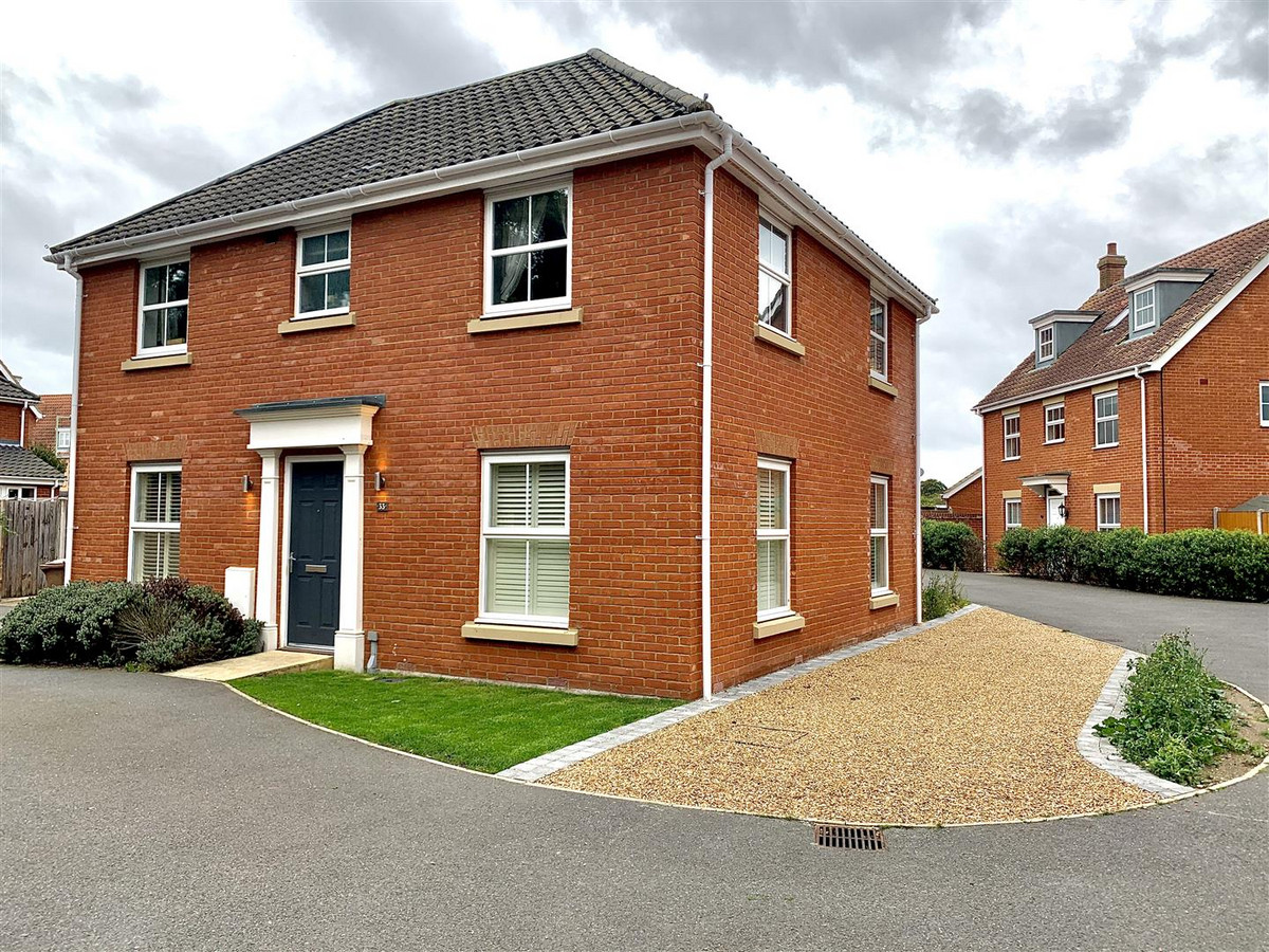 A superbly presented four bedroom detached home within a discreet cul-de-sac in Rendlesham. With well proportioned accommodation comprising two reception rooms, kitchen/breakfast room, cloakroom, four bedrooms with family bathroom and en-suite to the...