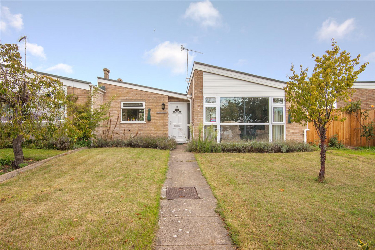 A spacious two bedroom bungalow overlooking Kingston Fields towards the River Deben and a short walk away from Woodbridge Town centre and station.