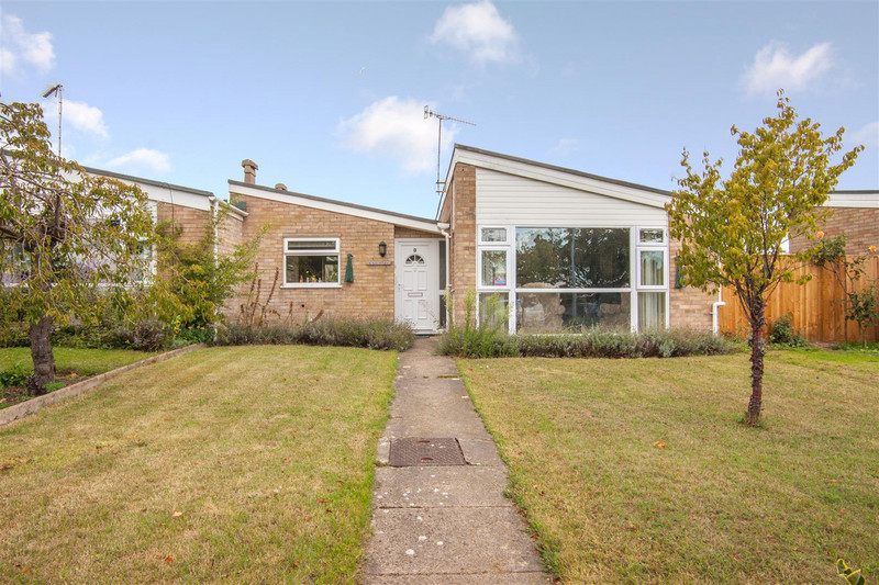 A spacious two bedroom bungalow overlooking Kingston Fields towards the River Deben and a short walk away from Woodbridge Town centre and station.