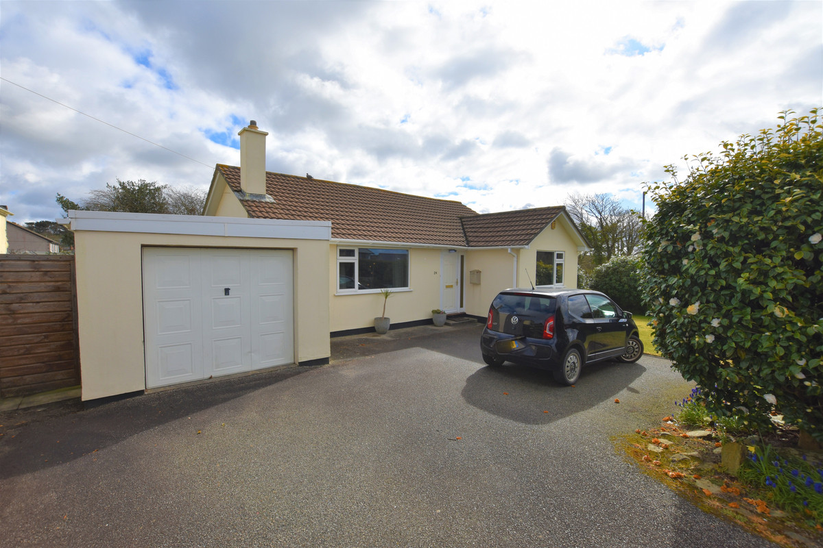 Well Presented Three Bedroom Detached Bungalow With Corner Plot