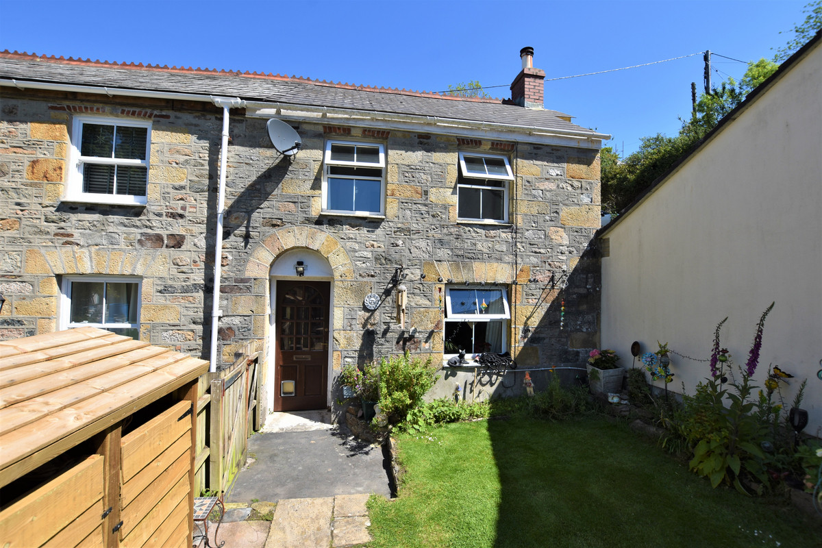 Close to the heart of St. Austell is this charming two bedroom character cottage offering an abundance of period features including wooden floors and beamwork.